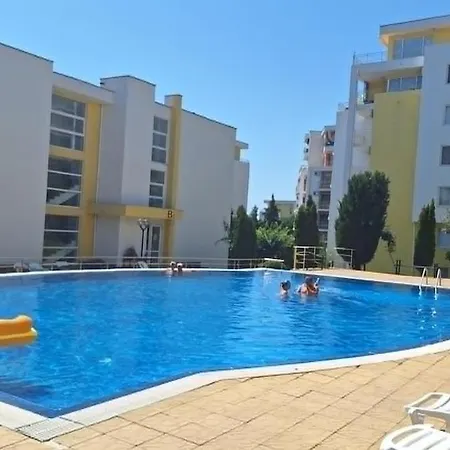 Waves & Pines - Sea View Escape In Sveti Vlas Апартамент
