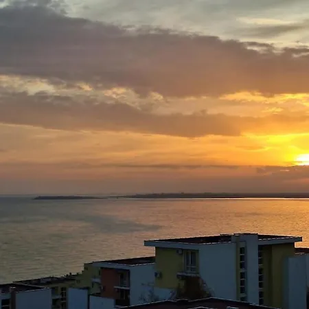 Апартамент Waves & Pines - Sea View Escape In Sveti Vlas Елените